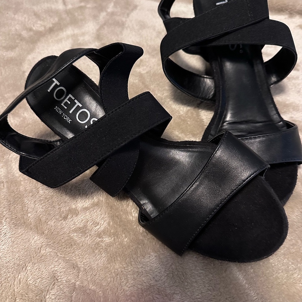 Toetos Women's Elegant Black Sandals